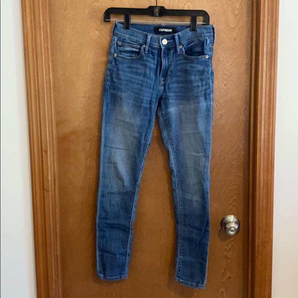 Blue skinny jean.